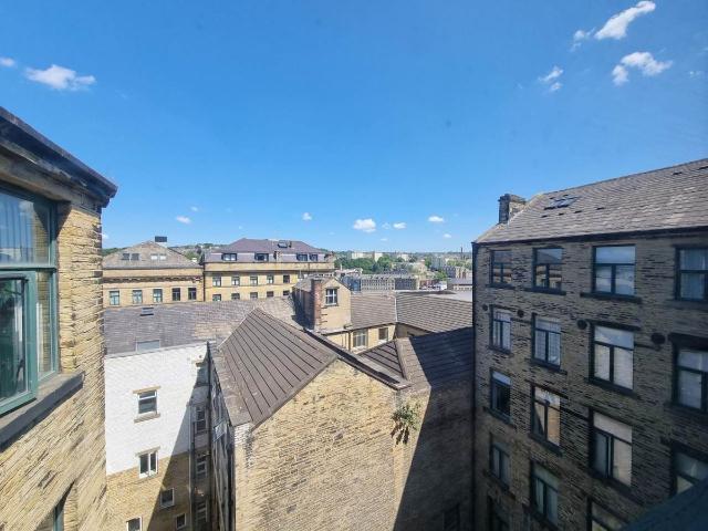 Piccadilly, Bradford BD1, 2 bed flat to rent, £700 pcm | PrimeLocation