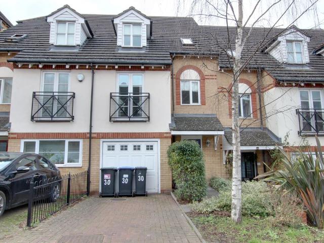 Pickard Close, London N14, 4 bed property to rent, £2,700 pcm | PrimeLocation