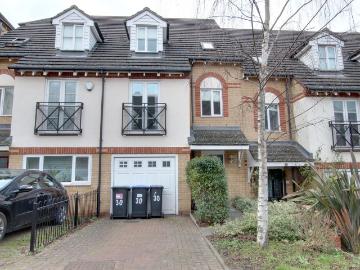 Pickard Close, London N14, 4 bed property to rent, £2,700 pcm | PrimeLocation