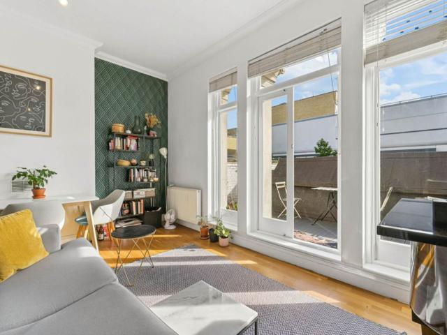Pickering Mews, Bayswater, London W2, 1 bed flat to rent, £2,100 pcm | PrimeLocation
