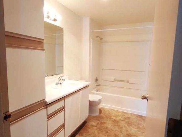 Pickett Park 3 Bedroom Apartment for Rent at 1430 Sw Bertha Blvd, Portland, OR 97219 Hillsdale