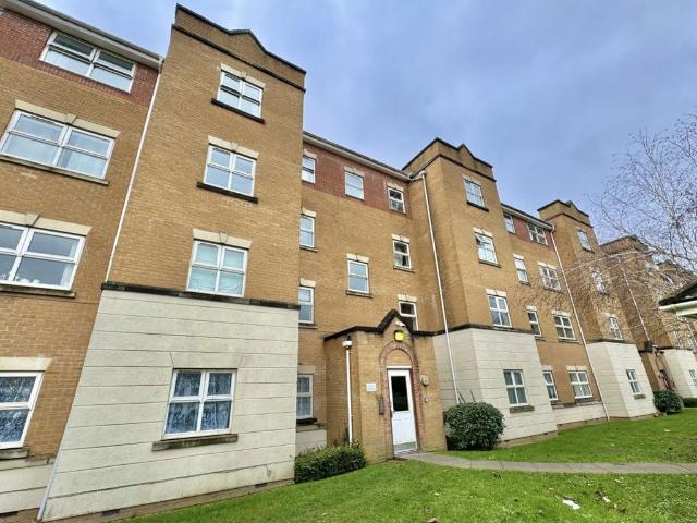 Pickfords Gardens, Slough SL1, 2 bed flat to rent, £1,400 pcm | PrimeLocation