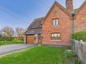 Pickles Close, Upper Pollicott, Ashendon, Aylesbury, Buckinghamshire HP18, 5 bed semi detached house to rent, £4,500 pcm | PrimeLocation