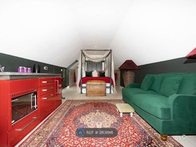 Pickwell Lane RH17, Studio to rent, £1,500 pcm | PrimeLocation