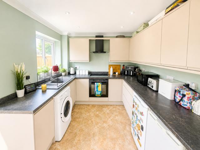 Pickwick Avenue, Chelmsford, CM1 3 bed terraced house to rent £1,650 pcm £381 pw