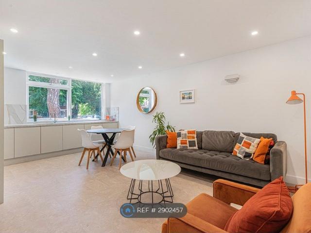 Pickwick Court, London SE9, 2 bed flat to rent, £1,990 pcm | PrimeLocation