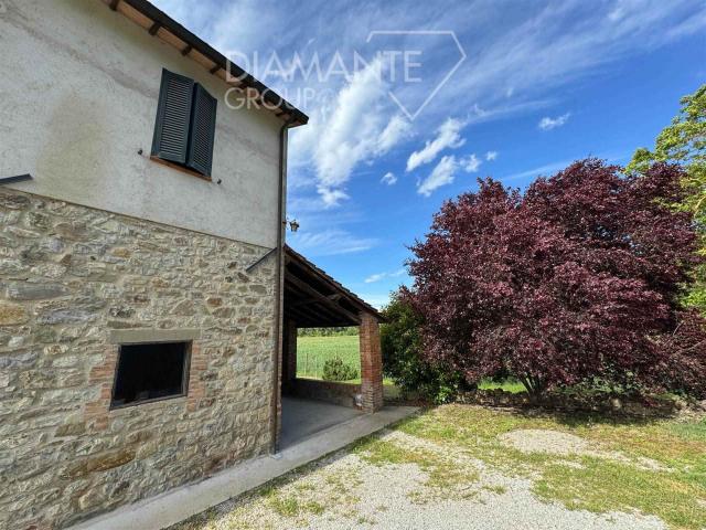 Piegaro PG: Loc. Vocabolo Po Barbano: Casale in pietra di. 366m² Piegaro