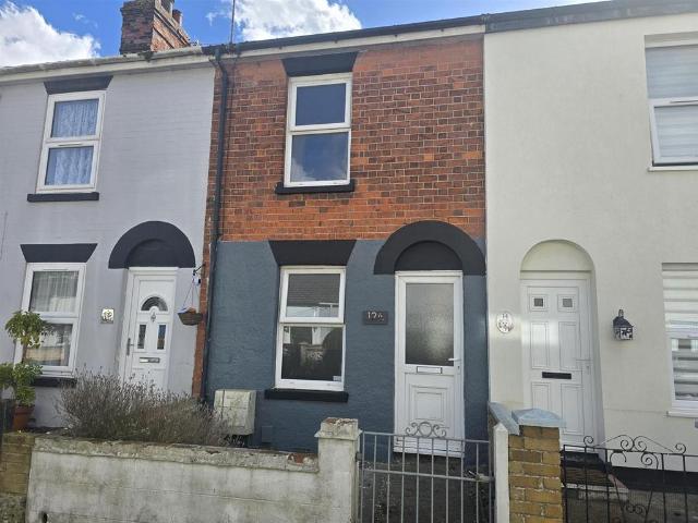 Pier Road, Gorleston, Great Yarmouth 3 bed terraced house to rent £795 pcm £183 pw