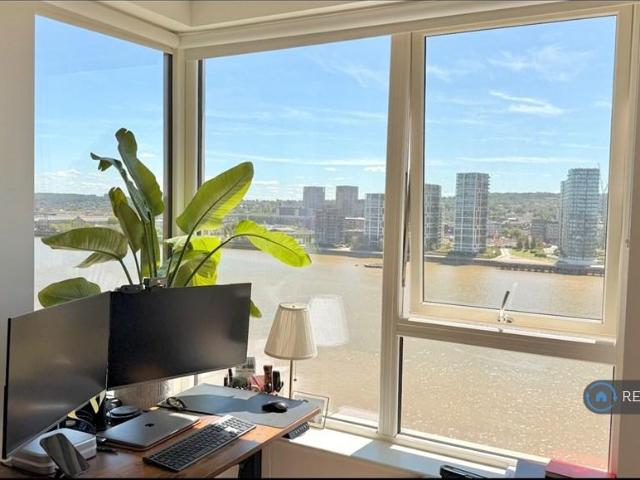 Pier Road, London, E16 2 bed flat to rent £2,400 pcm £554 pw