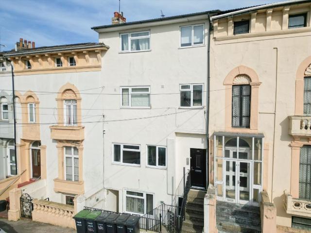 Pier Road, Northfleet, Gravesend, Kent DA11, 2 bed flat to rent, £1,200 pcm | PrimeLocation