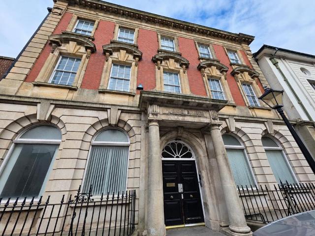 Pier Street, Swansea SA1 1 bed flat to rent £700 pcm £162 pw