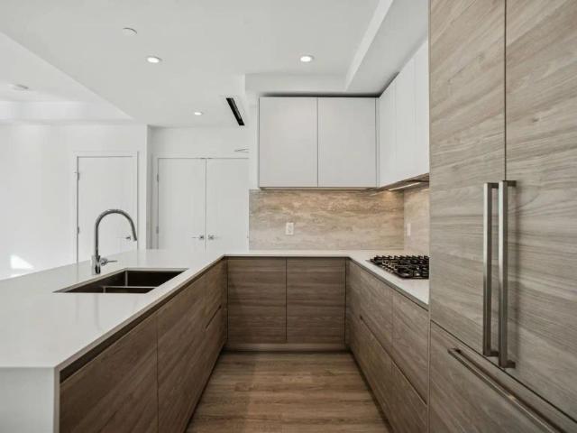 Pier West — One Bedroom Sky Home