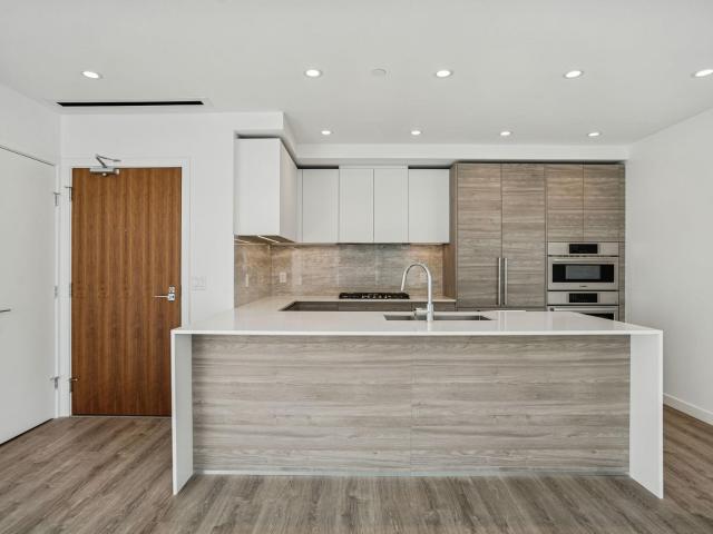 Pier West One Bedroom Sky Home Apartment for Rent