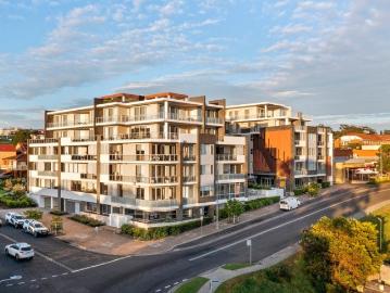 PIER 32 AN EXCEPTIONAL COASTAL LIFESTYLE AWAITS