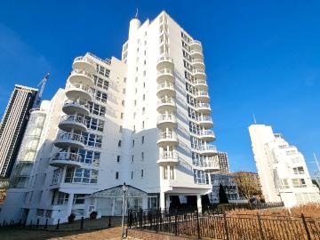 Pierhead Lock, E14