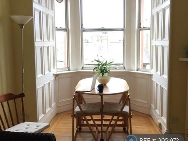 Piershill Place, Edinburgh, EH8 2 bed flat to rent £1,400 pcm £323 pw