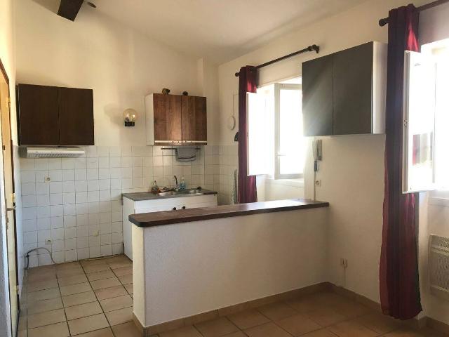 PIERREFEU, En 3ème et dernier étage, appartement de type T1 Bis