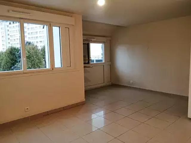 Pierrefitte sur Seine 93380 Achat / Vente appartement 1 pièce t1 au dernier étage