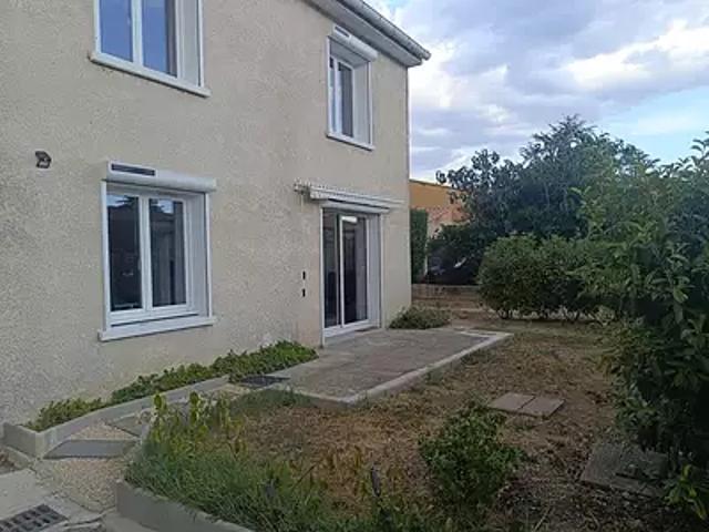 Pierrelatte 26700 Location maison 4 pièces t4 au dernier étage