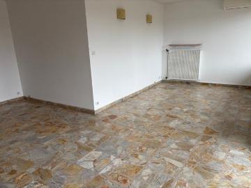 PIERRELATTE Appt T3 centre ville Petite copro avec ascenseur Idéal pour personne retraité