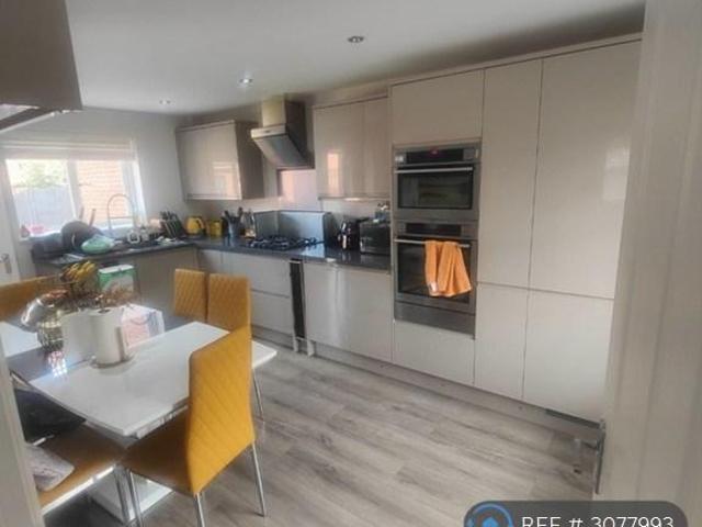 Pigeon Grove, Bracknell, RG12 4 bed semi detached house to rent £2,500 pcm £577 pw