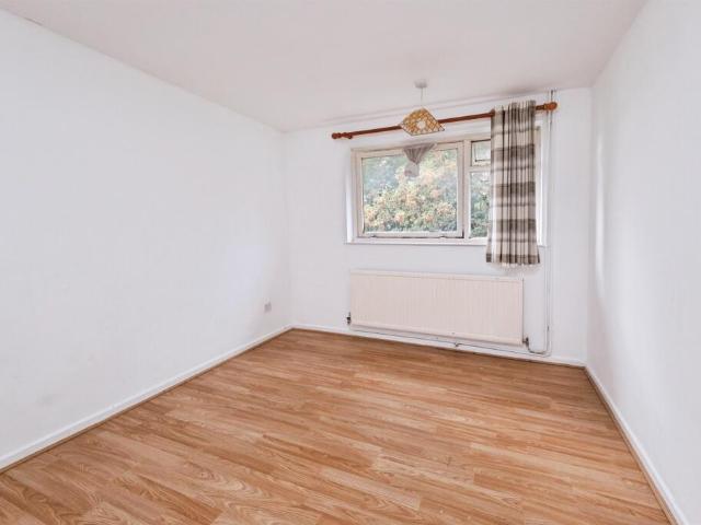 Pightle Cresent, Buckingham, MK18 2 bed apartment to rent £1,050 pcm £242 pw