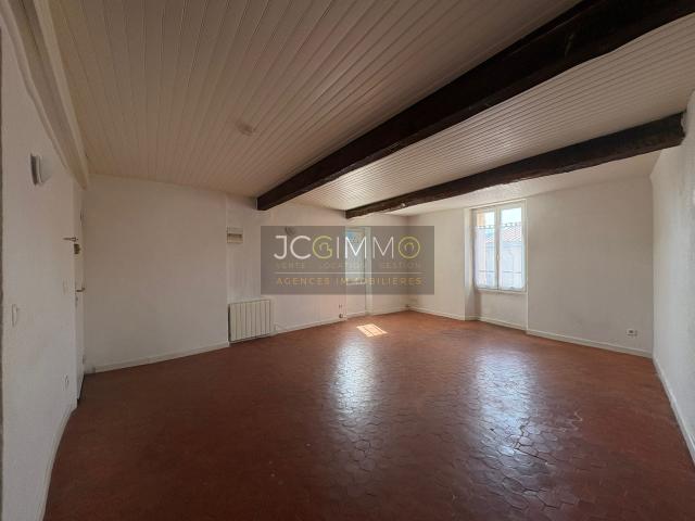 Pignans Appartement au 3ème étage de type 3 d'une surface de 61.40 m2