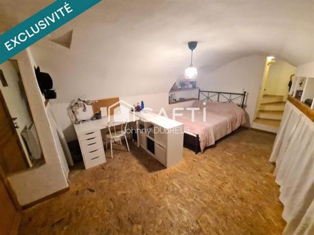 PIGNANS APPARTEMENT T3 AU REZ DE CHAUSSÉE DANS LE CENTRE DU VILLAGE, PROCHE PARKING ET DES COMMODITES