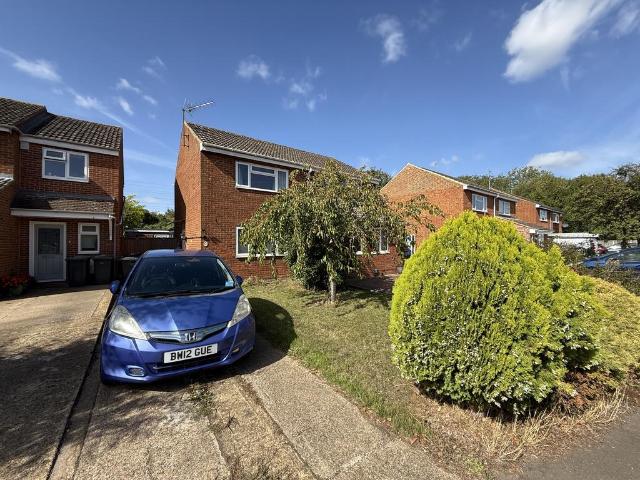 Pilgrims Close, Dunstable, LU5 2 bed semi detached house to rent £1,500 pcm £346 pw
