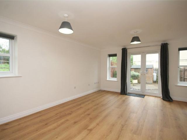 Pillowell Close