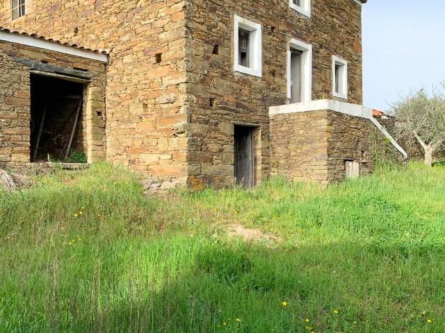Pip Aprovado Quintinha Com Casas Em Xisto 201m² Vila Velha De Ródão