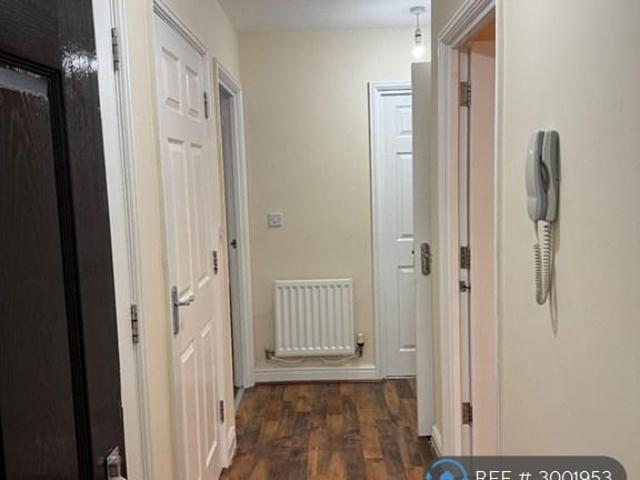 Piper Way, Ilford, IG1 2 bed flat to rent £1,800 pcm £415 pw