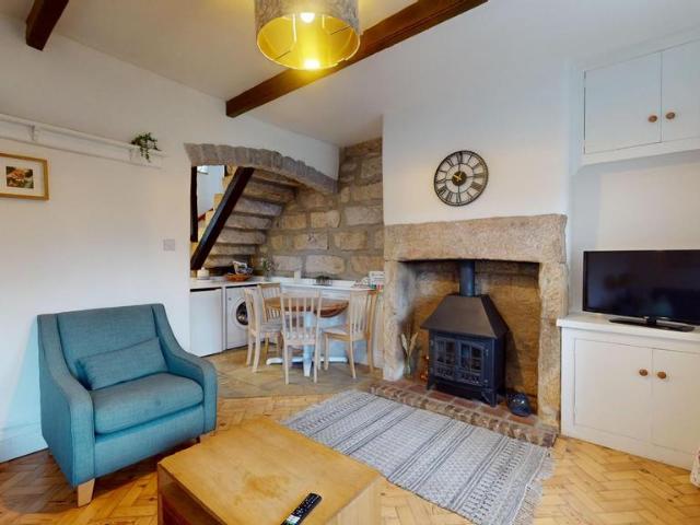 Piper Lane, Bradford Road, Otley. 2 bed terraced house to rent £1,100 pcm £254 pw