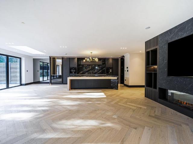 Pipers Green Lane, Edgware, HA8 5 bed detached house to rent £7,650 pcm £1,765 pw