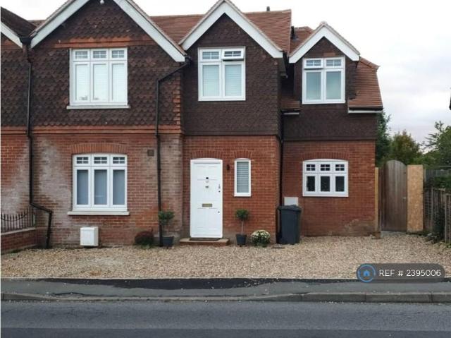 Pirbright Cottages, Guildford, GU3 4 bed semi detached house to rent £2,900 pcm £669 pw