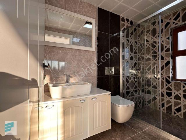 Pirireis Vadisinde 7+2 Tribleks & Bakımlı Satılık Villa