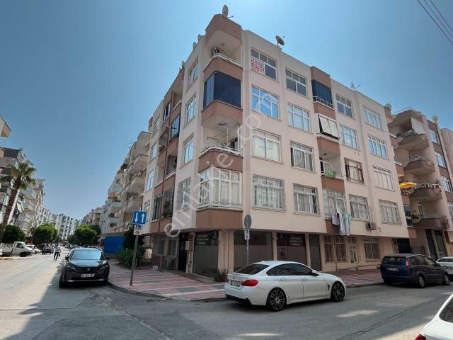 Pirireis'te Satılık 3+1 Daire, Caddeye Yakın, Köşe Başı