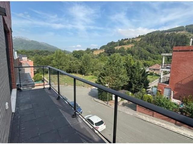 PISAZO A ESTRENAR EN RAMALES! 3 HABITACIONES, 2 TERRAZAS, 2 BAÑOS, PLAZA DE GARAJE, PISCINA COMUNIT