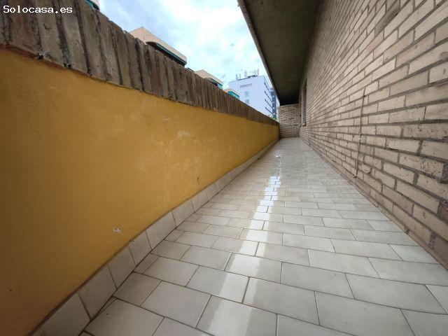 PISAZO HACIENDO ESQUINA MUY SOLEADO CON CALEFACCIÓN GRATIS PARA ESTUDIANTES