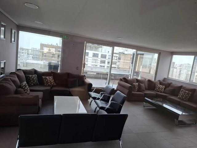 Piscina comedor y quincho en piso 23
