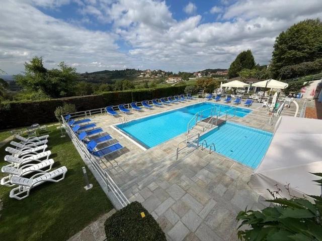 Piscina con ristorante in vendita nel cuore dell’Alta Langa. 575m² Bossolasco