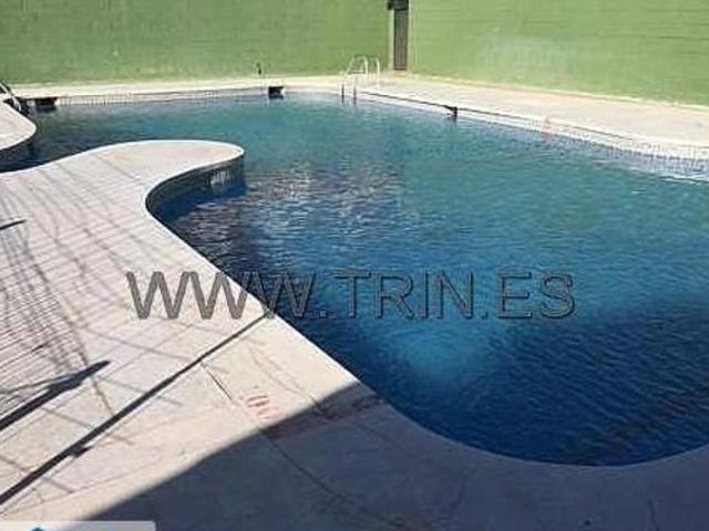piscina y cochera cerrada