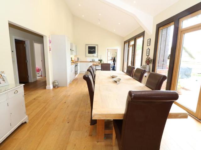 Pisley Farm Road, Ockley, Dorking 4 bed detached house to rent £3,100 pcm £715 pw