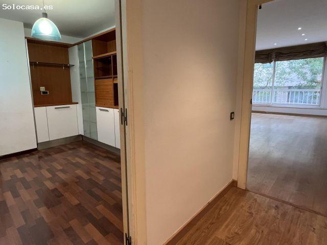 PISO MUY AMPLIO Y TRANQUILO EN SARRIA
