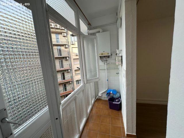 PISO MUY LUMINOSO CON BALCÓN