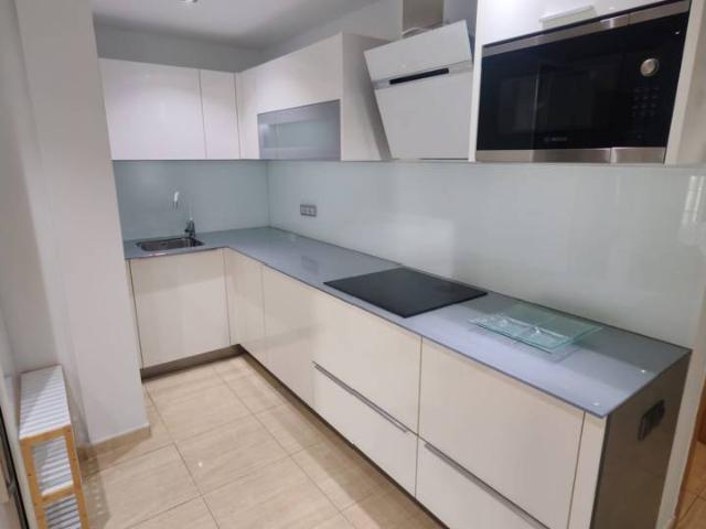 Piso moderno de 3 habitaciones amueblado con ascensor en Las Huesas, Telde