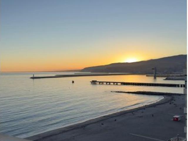 PISO MODERNO Y LUMINOSO A ESCASOS METROS DEL MAR