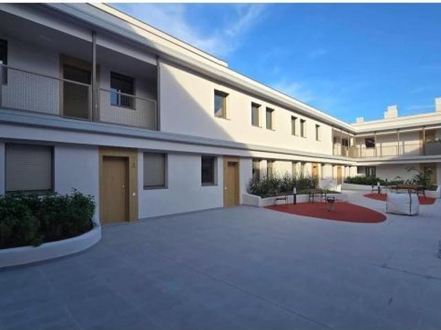 Piso nuevo a estrenar, con terraza, pk, trastero, ascensor y patio comunitario. Súper céntrico