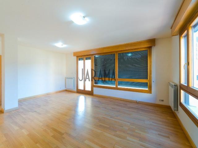 PISO NUEVO DE 4 HABITACIONES CON VISTAS A LA CASA DEL RELOJ