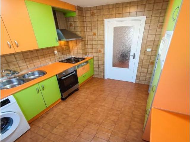 Piso o Habitaciones en Alquiler: Ideal para Estudiantes en Parque Nueva Granada, Granada | ref: DLR0